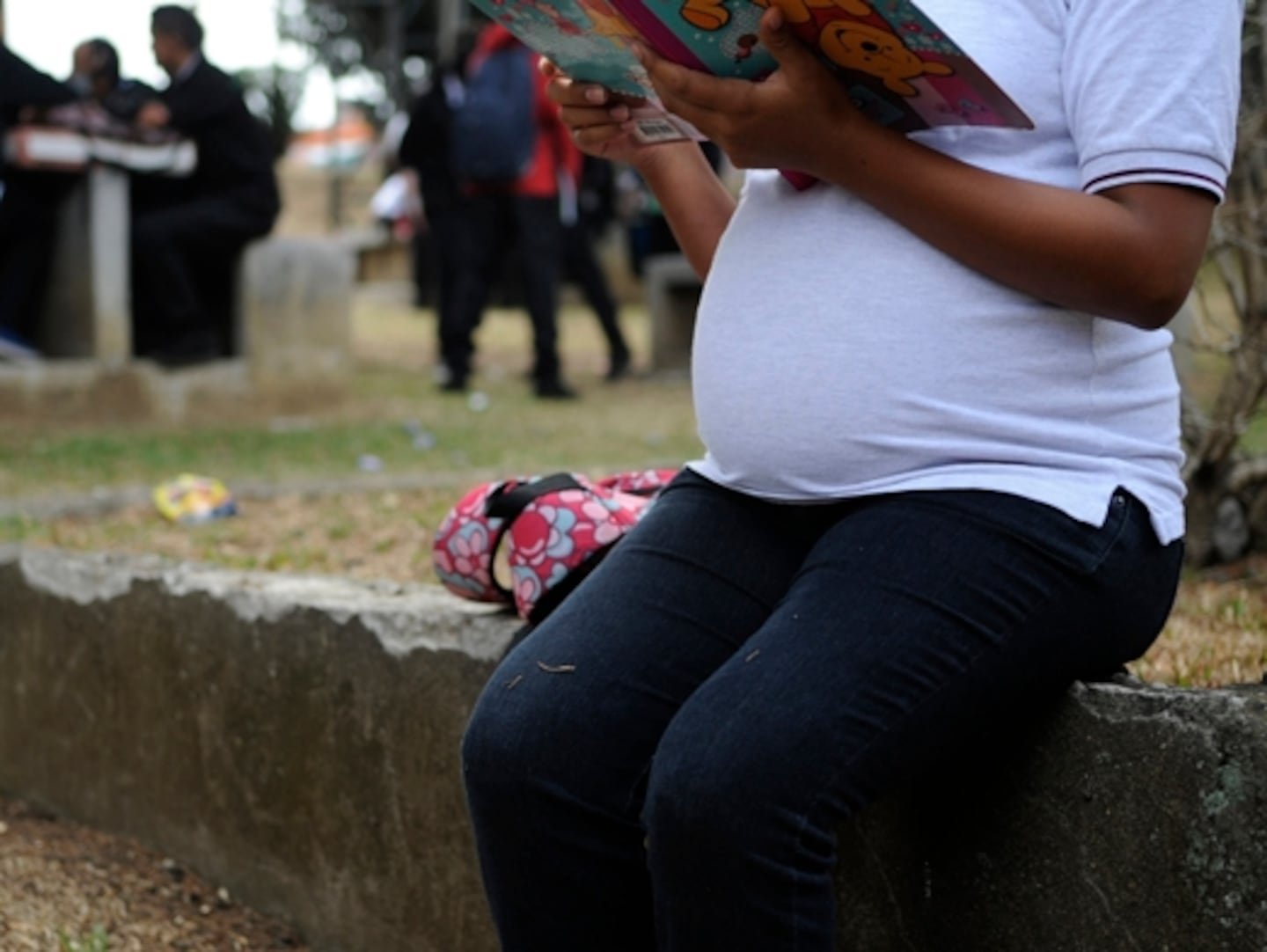 पोकोकी येथे 11 वर्षीय मुलीला गर्भधारणा केल्याचा संशय असलेल्या सावत्र बापाची सुटका करण्यात आली आहे.