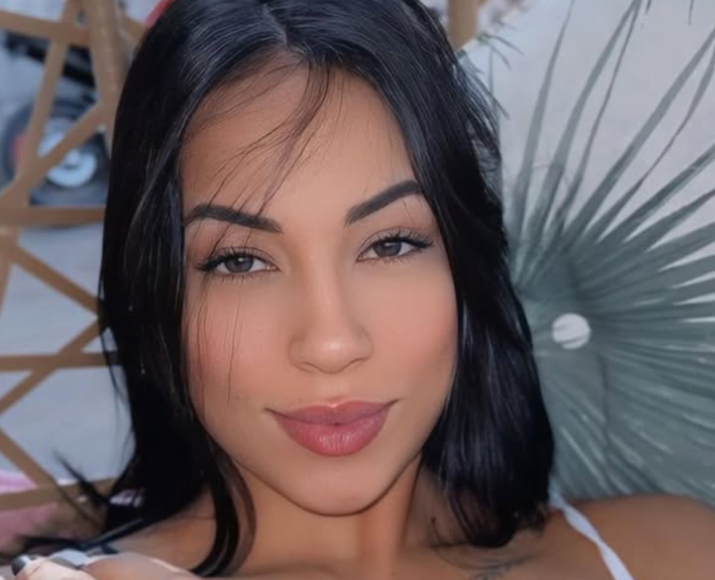 प्रभावशाली कारला थायनारा हिचा मोटारसायकल अपघातात मृत्यू झाला