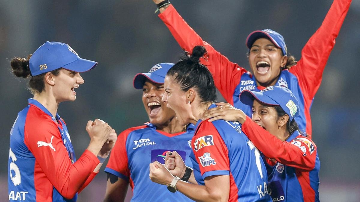 RCB, GG येथे WPL 2026 प्लेऑफमध्ये सामील होण्यासाठी दिल्ली कॅपिटल्सने यूपी वॉरियर्सचा पराभव केला; एमआय बाद झाला आहे