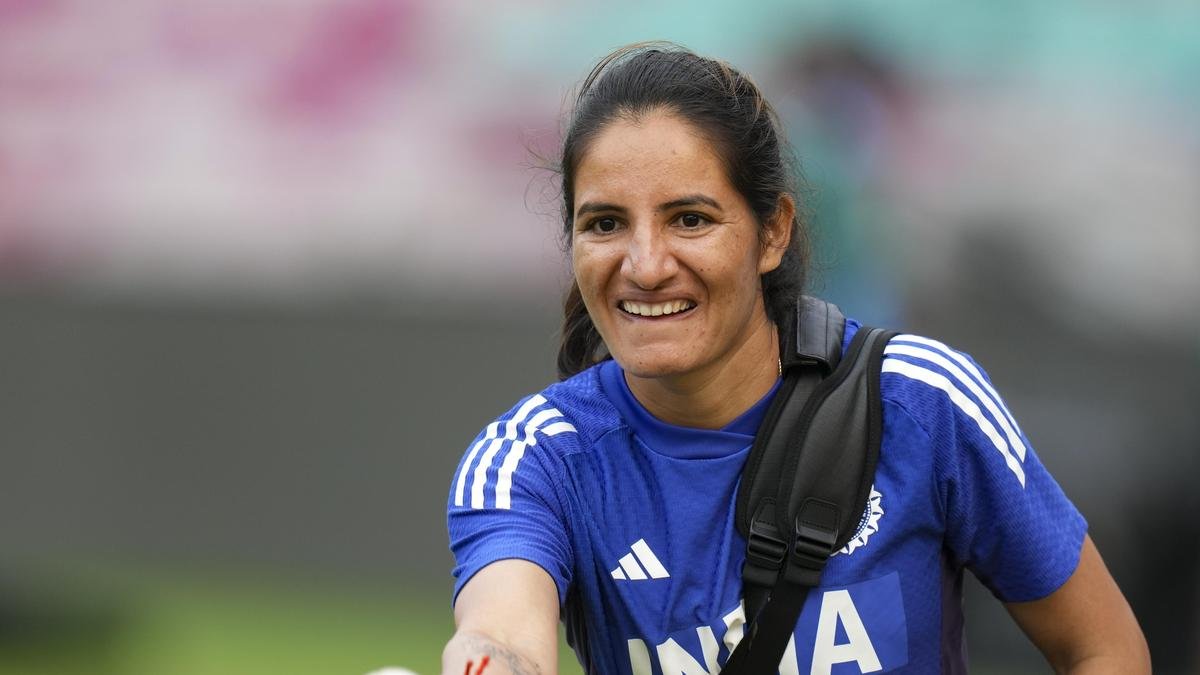 रेणुका सिंग ऑस्ट्रेलियाविरुद्धच्या एकमेव कसोटीतून बाहेर पडली आहे