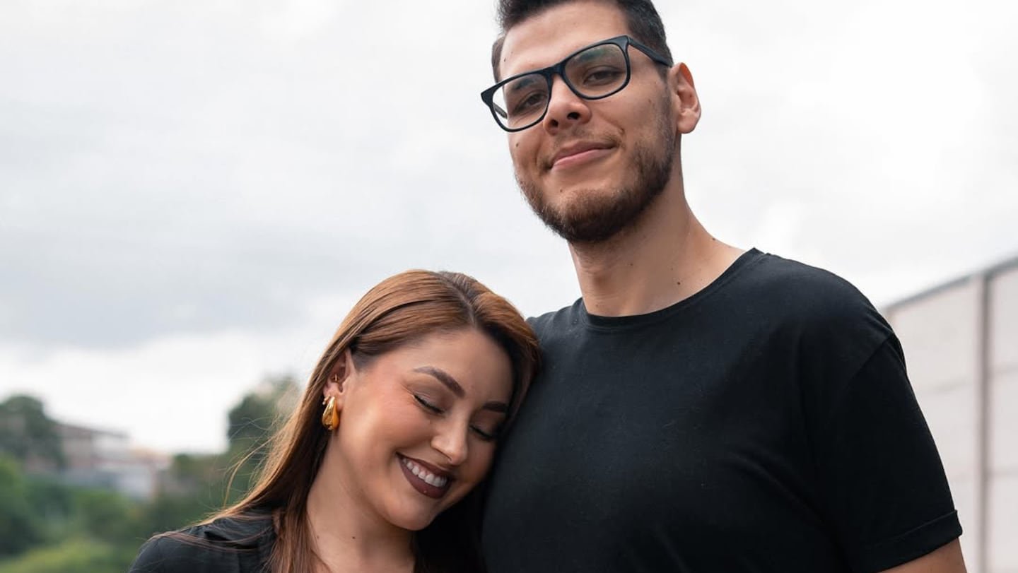 ग्लोरियाना कॅसासोला आणि डिएगो ओबांडो पती-पत्नी म्हणून नवीन टप्प्यासाठी सज्ज होत आहेत.