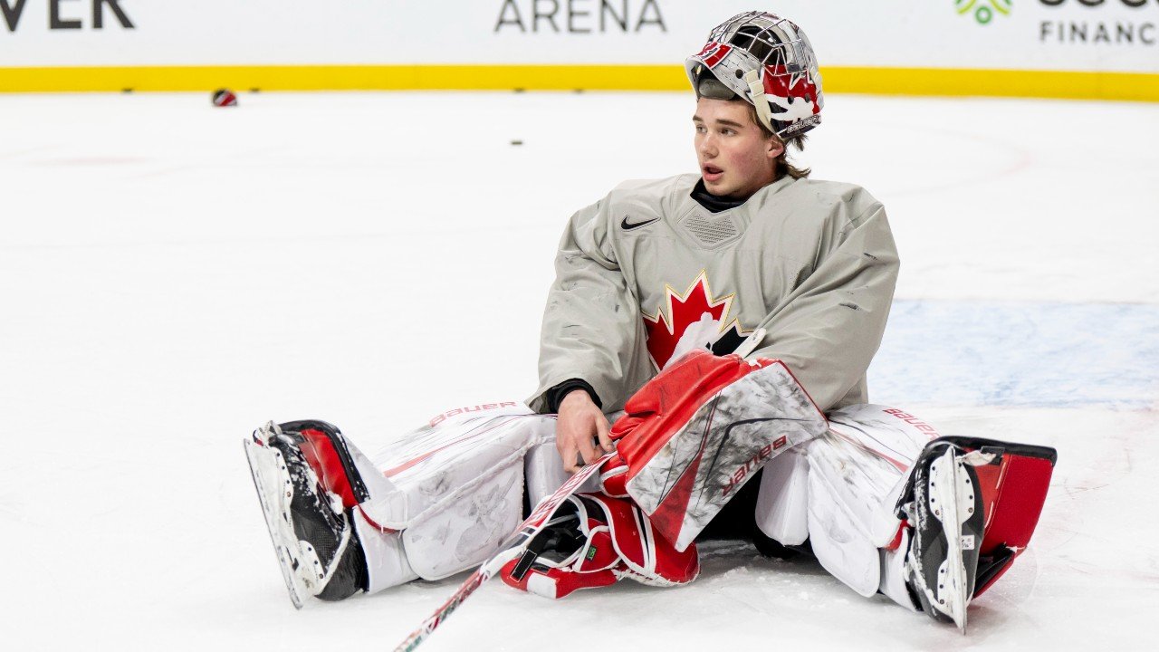 वीस मॅकॅलमची डब्ल्यूएचएल गोलकीपर लढाईत कौगर्सच्या रेवेन्सबर्गनशी सामना