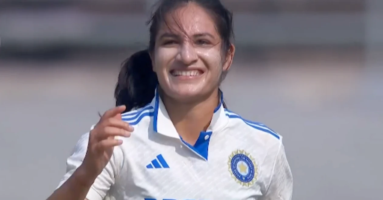 भारताची वेगवान गोलंदाज रेणुका सिंग ऑस्ट्रेलियाविरुद्धच्या एकमेव कसोटीतून बाहेर पडली; बदलीची घोषणा करण्यात आली आहे
