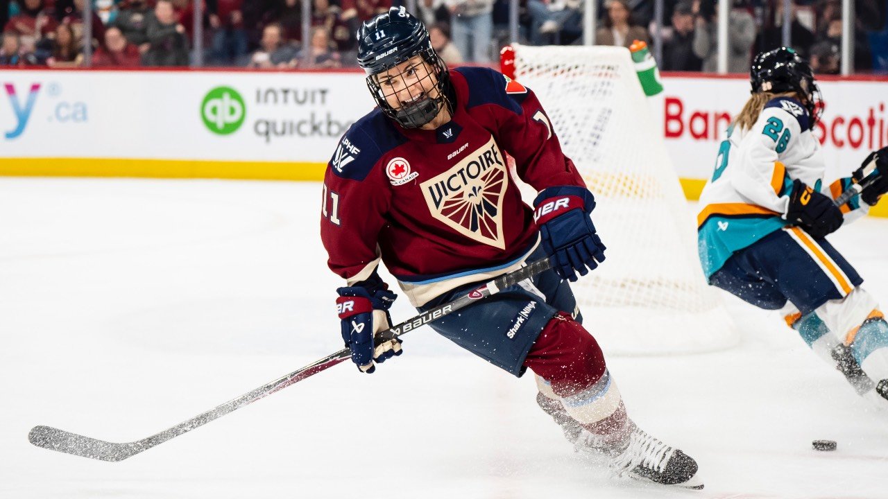 व्हिक्टोयरची ॲबी रोके वॉल्टर कपच्या शोधात तिचा नवीन संघ आणि सहकाऱ्यांचा आनंद घेत आहे