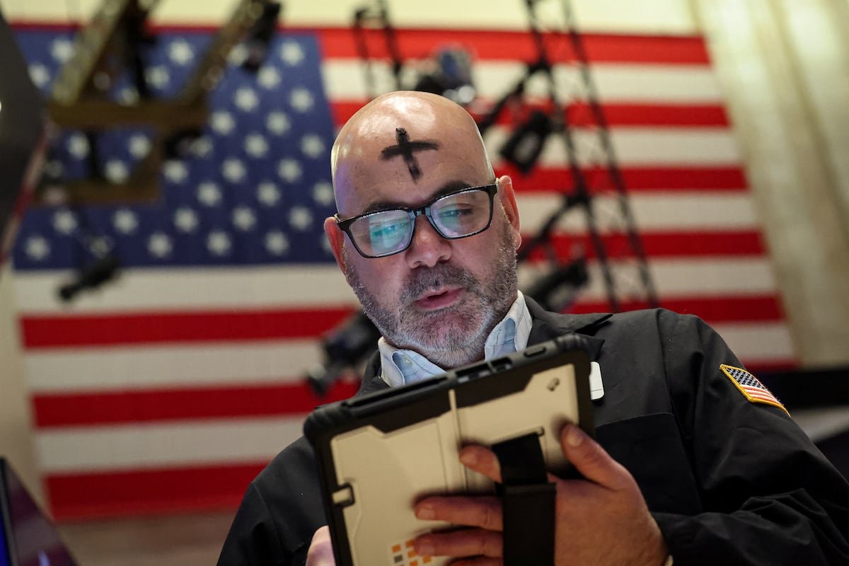 दोन स्तंभांचे मत असलेले घर