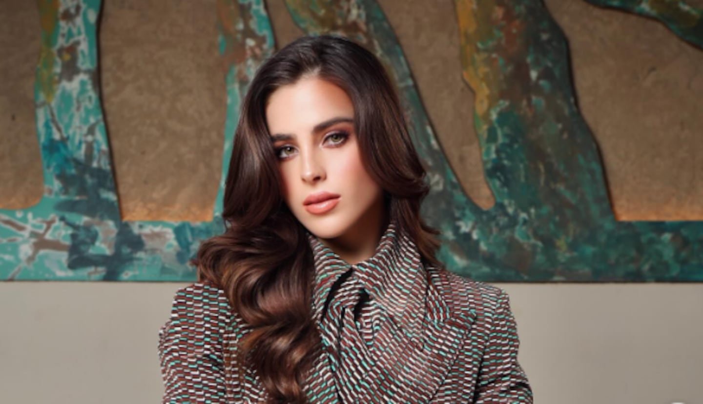 (व्हिडिओ) फातिमा बॉश, मिस युनिव्हर्स 2025, इक्वाडोरमधील परेडच्या मध्यभागी बेशुद्ध पडली