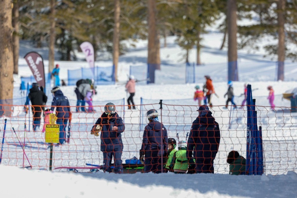 सिएरा नेवाडा स्लाइडमध्ये आई आणि स्की लीडर मारले गेले