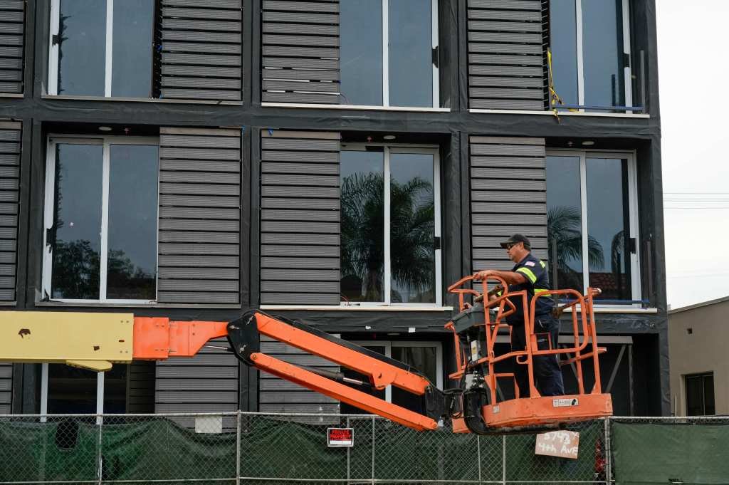 कॅलिफोर्नियामध्ये परवडणाऱ्या घरांची गुरुकिल्ली म्हणजे कमी खर्चात बांधणे