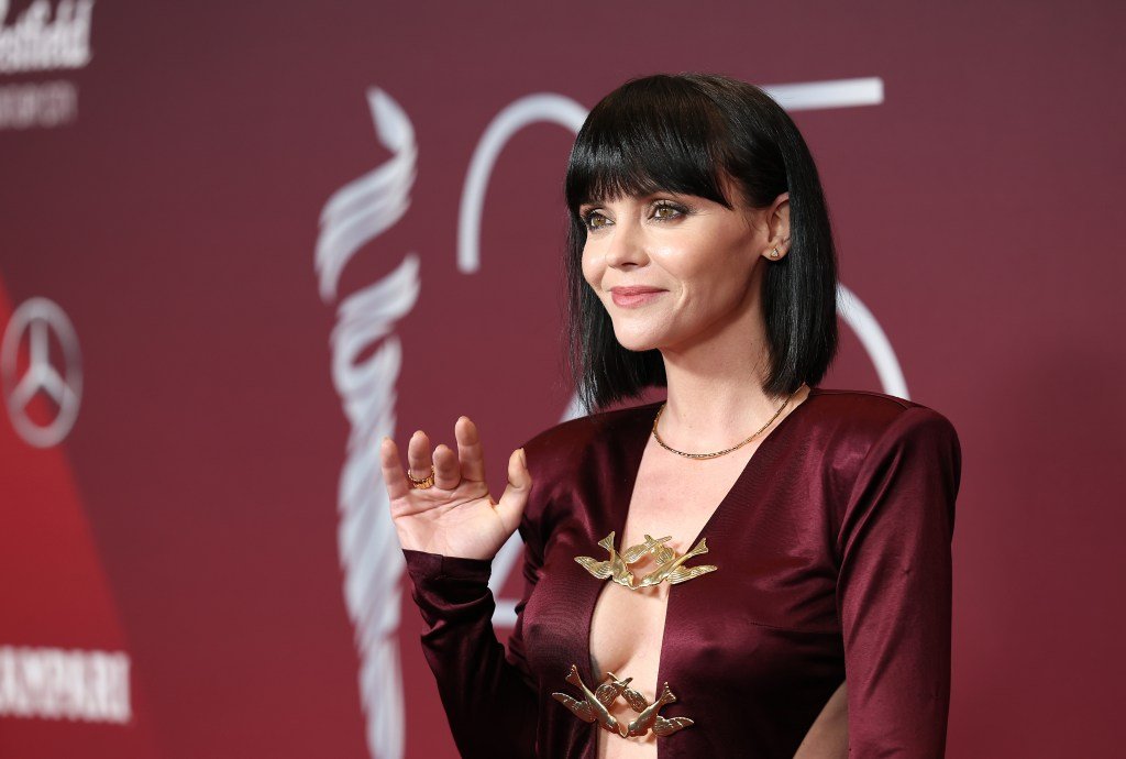 क्रिस्टीना रिक्की, हाय रोड घ्या – मर्क्युरी न्यूज