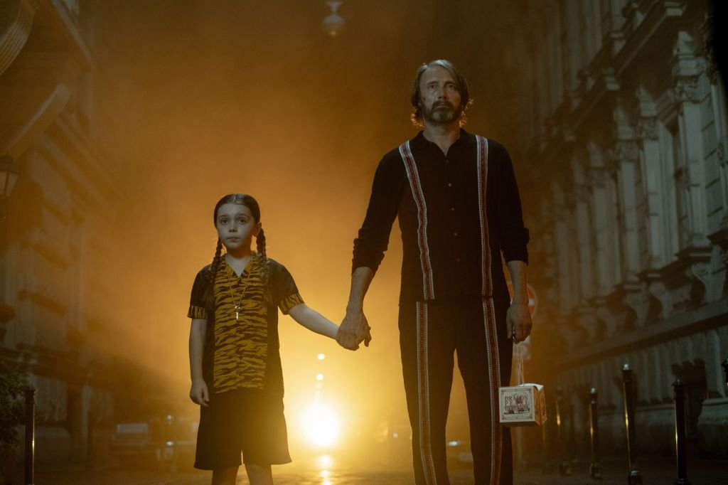 ‘डस्ट बनी’ मजेदार, विचित्र आणि धडकी भरवणारा आहे