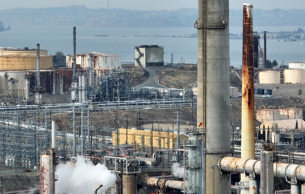 मार्टिनेझ रिफायनिंग कंपनीच्या आगीनंतर कॉन्ट्रा कोस्टा आरोग्य चेतावणी जारी करते – मर्क्युरी न्यूज