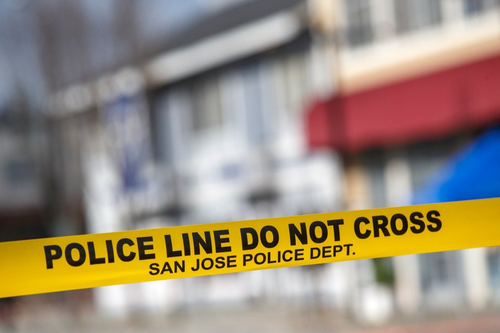 पश्चिम सॅन जोस शॉपिंग सेंटरमध्ये झालेल्या गोळीबारात दोन जण ठार झाले