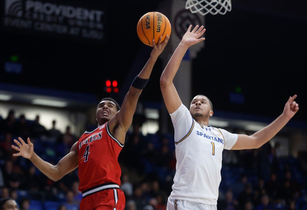 नवीन P12 वि बिग ईस्ट वर ESPN चे जो लुनार्डी