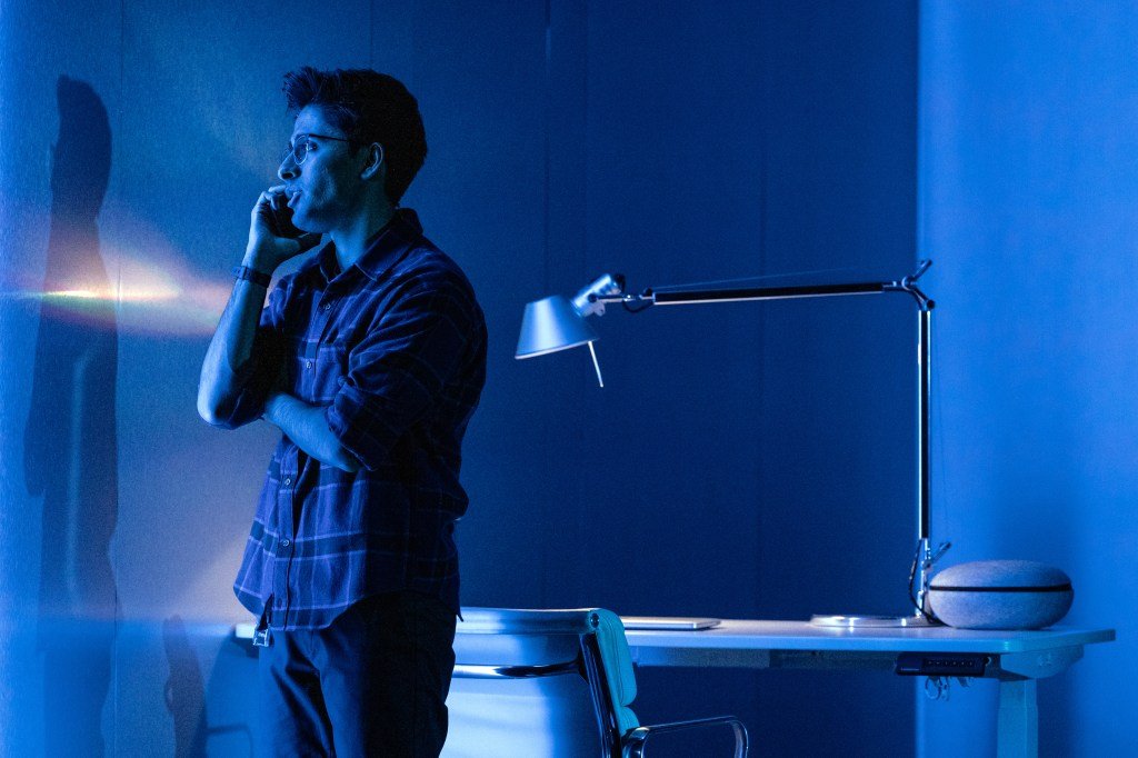 त्याने संज्ञानात्मक विज्ञानाचा अभ्यास केला आणि त्यानंतर एआय हुकूमशाहीबद्दल एक चमकदार नाटक लिहिले