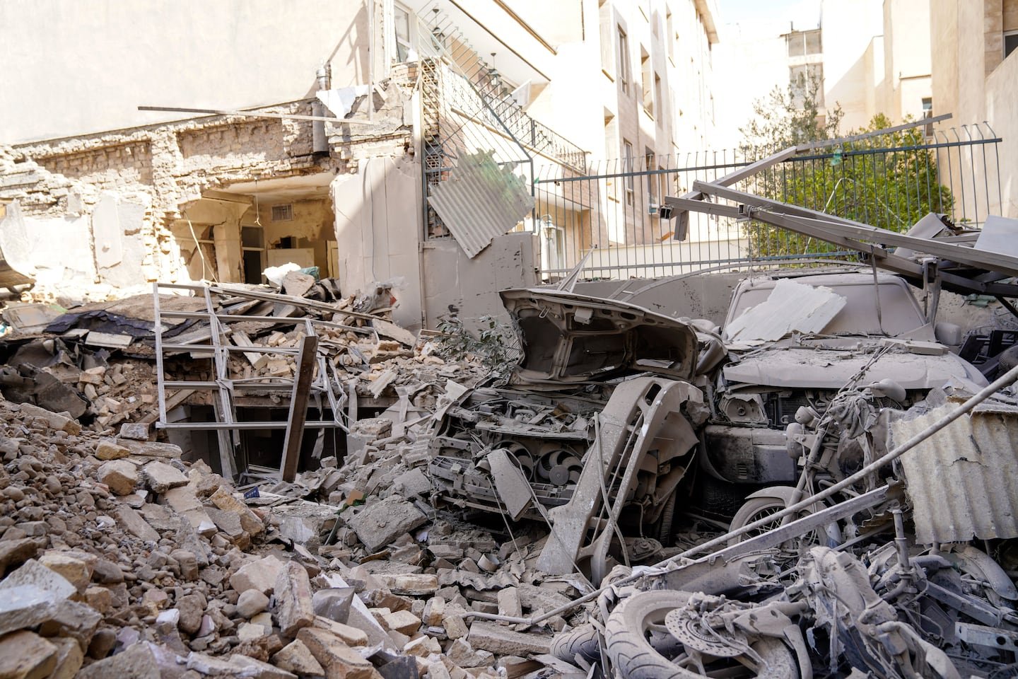 मध्यपूर्वेतील युद्ध संघर्ष कोस्टा रिकन फुटबॉलपर्यंत पोहोचला आहे