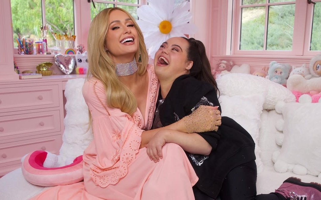 हॉलीवूडमधील पूर्वग्रह मोडून काढण्यासाठी पॅरिस हिल्टन कार्यकर्ता मॅडिसन टिफ्लिनमध्ये सामील होतो