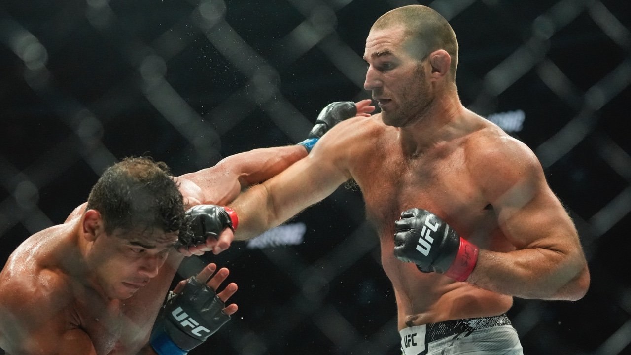 सीन स्ट्रिकलँड आणि अँथनी हर्नांडेझ वेग आणि दृढनिश्चयाच्या लढाईत भेटतात