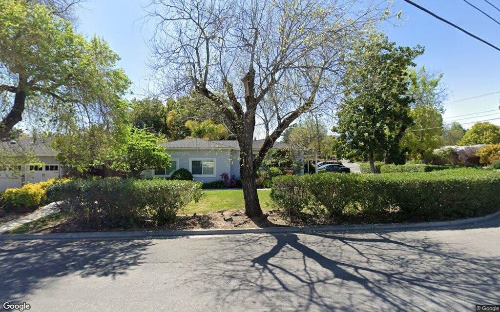 साराटोगामध्ये एकल-कुटुंब निवास $3 दशलक्षला विकले जाते