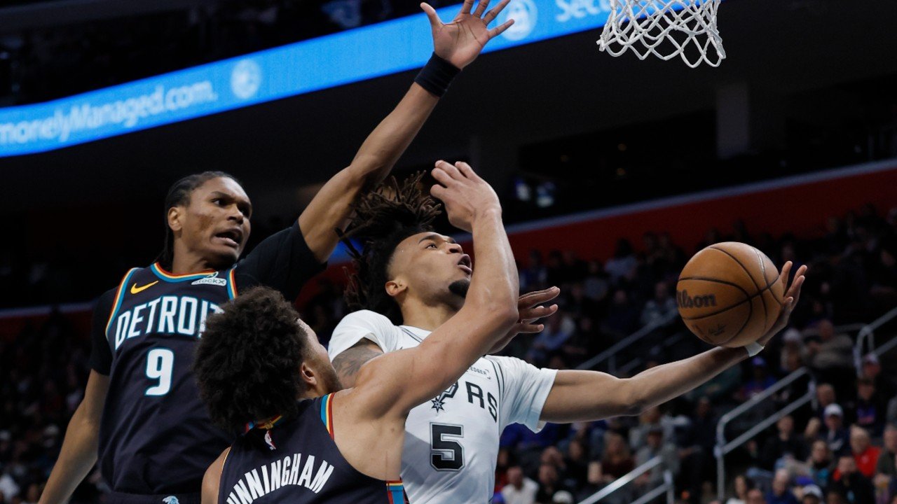 संभाव्य एनबीए फायनल्स पूर्वावलोकनामध्ये स्पर्स विजयी स्ट्रीक, नम्र पिस्टन सुरू ठेवतात