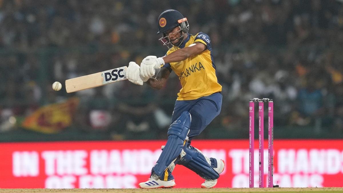 T20 विश्वचषकात शतक झळकावणारा पथुम निसांका हा दुसरा श्रीलंकेचा खेळाडू आहे