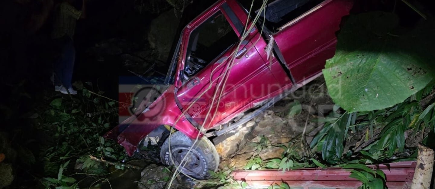 बॉक्समध्ये 11 कामगारांना घेऊन जाणारी पिकअप नरकात गेली