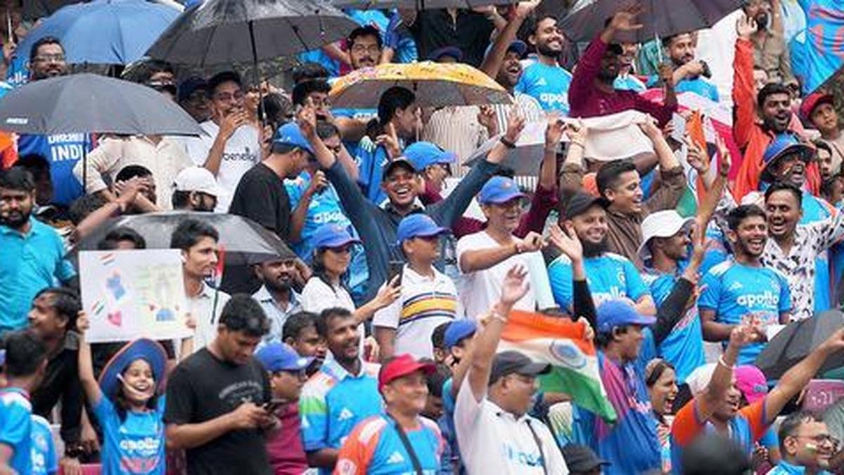 पावसाळा, प्रकटीकरण आणि नम्रता: गोंधळलेल्या घरांमध्ये विश्वचषकातून धडे