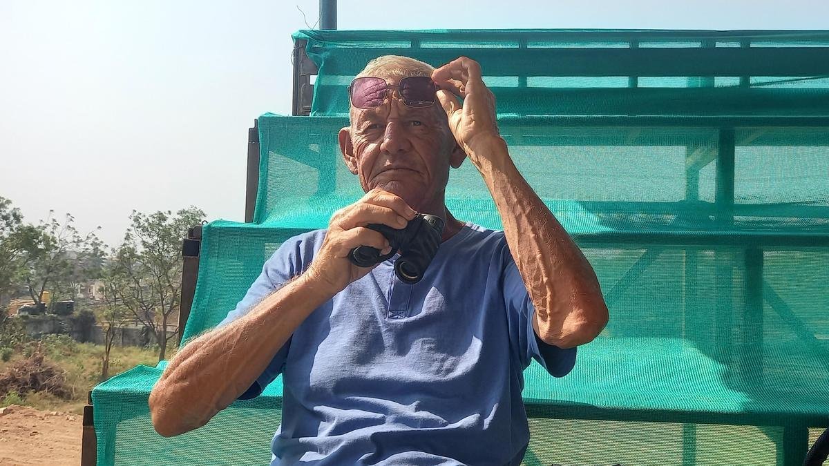 रणजी ट्रॉफी फायनलसाठी क्रिकेट चाहते यूके ते हुबळीला प्रवास करत आहेत