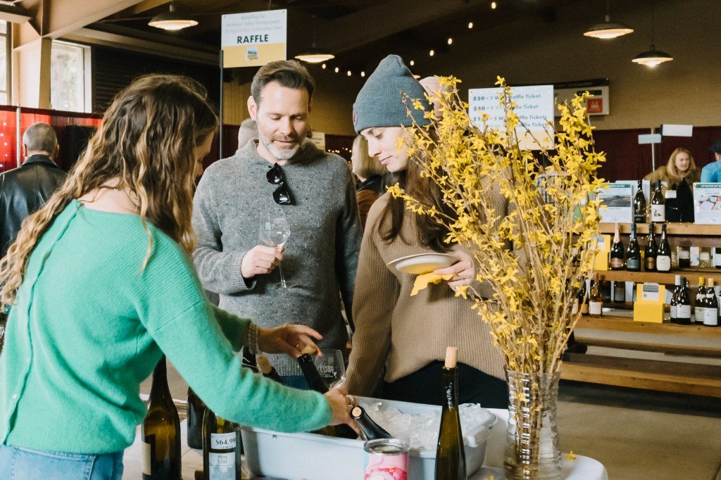 अँडरसन व्हॅलीमध्ये आंतरराष्ट्रीय व्हाईट वाइन महोत्सव परत आला आहे