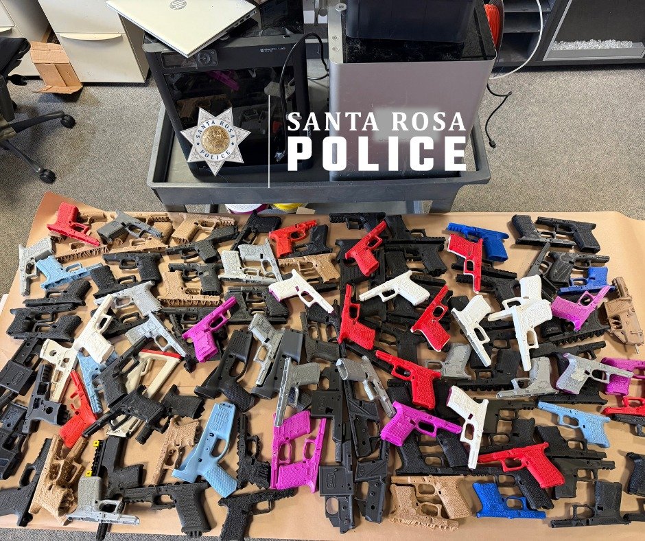 पोलिसांनी तोफा निर्मितीच्या चौकशीत नॉर्थ बेच्या दोन घरांमधून 167 बंदुक जप्त केली – मर्क्युरी न्यूज