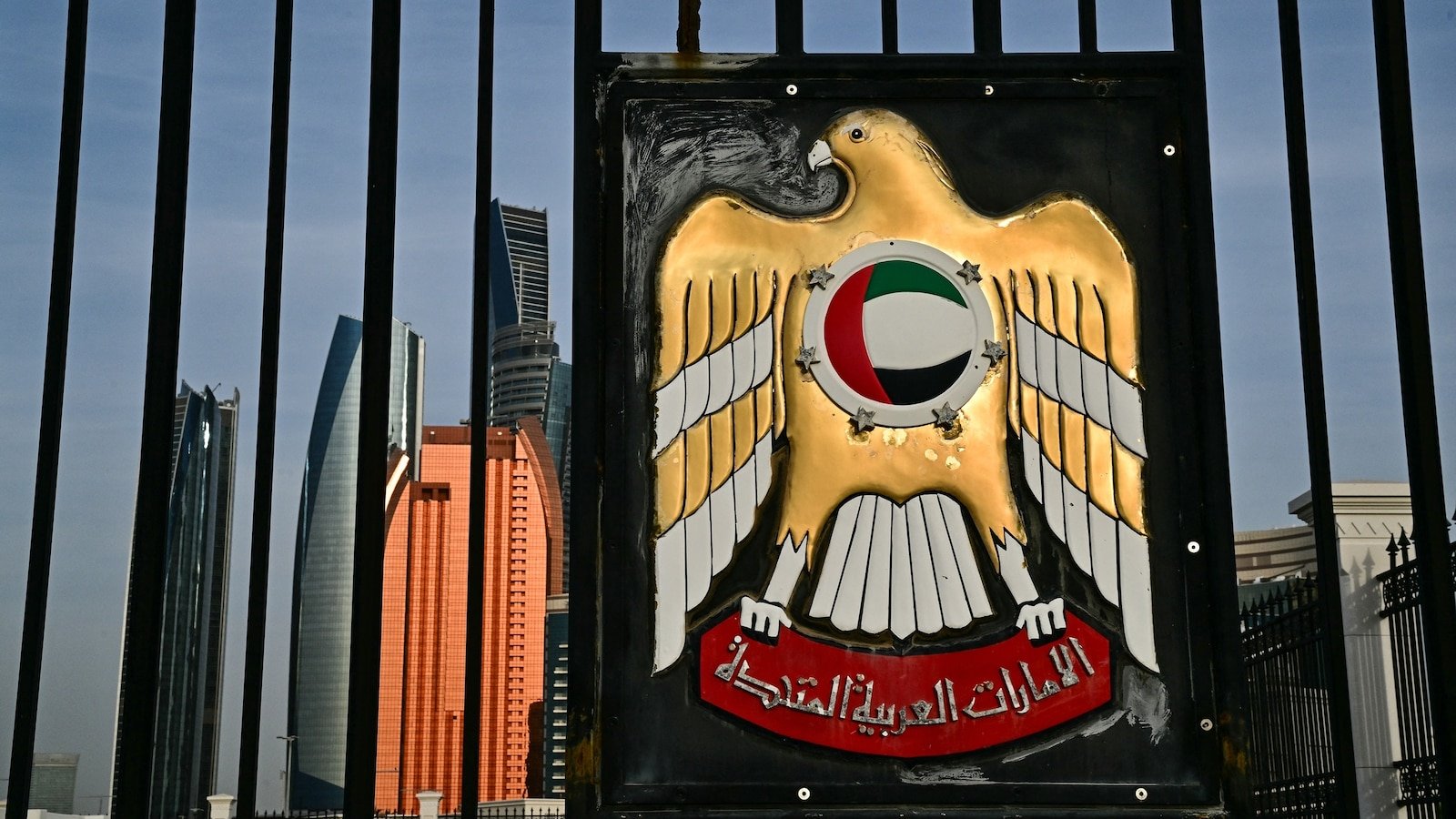 ट्रम्प कुटुंबाच्या क्रिप्टो फर्ममध्ये यूएईच्या राजघराण्याच्या गुंतवणुकीवर व्हाईट हाऊसला प्रश्नांचा सामना करावा लागला आहे.