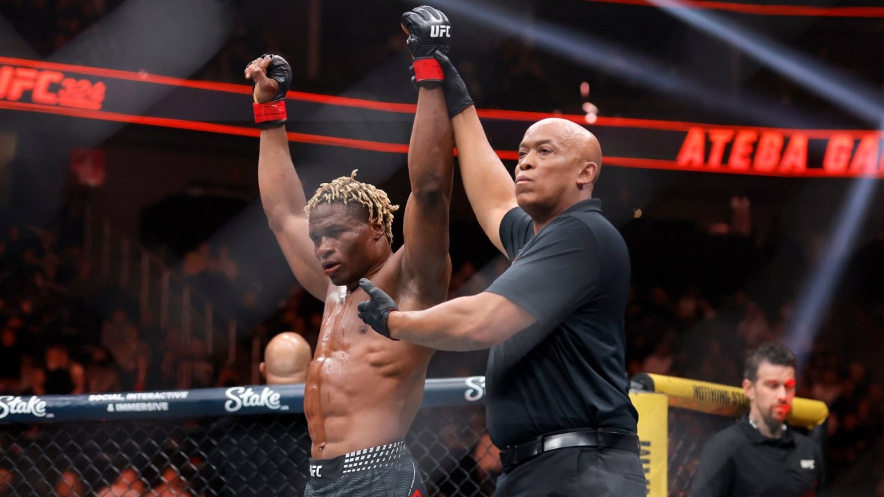 प्राथमिक चढाई करताना UFC 324 दरम्यान रेफरीने “त्याचे ACL उडवले”