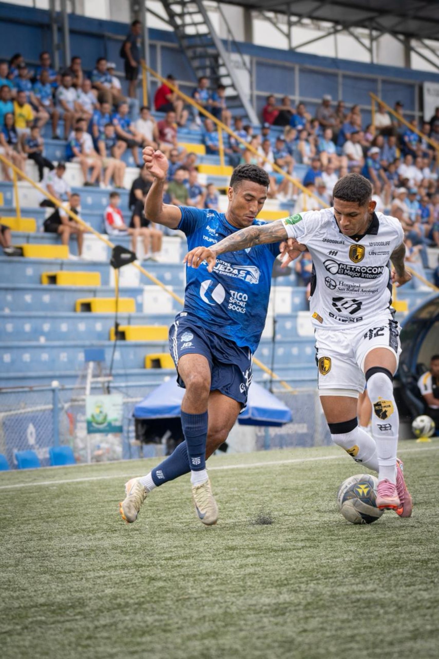 पेरेझ गेलेडॉन आणि लायबेरियाने एकमेकांना बरोबरीत रोखले, तर व्हीएआरने धडक मारली आणि क्यूबने बाजी मारली.