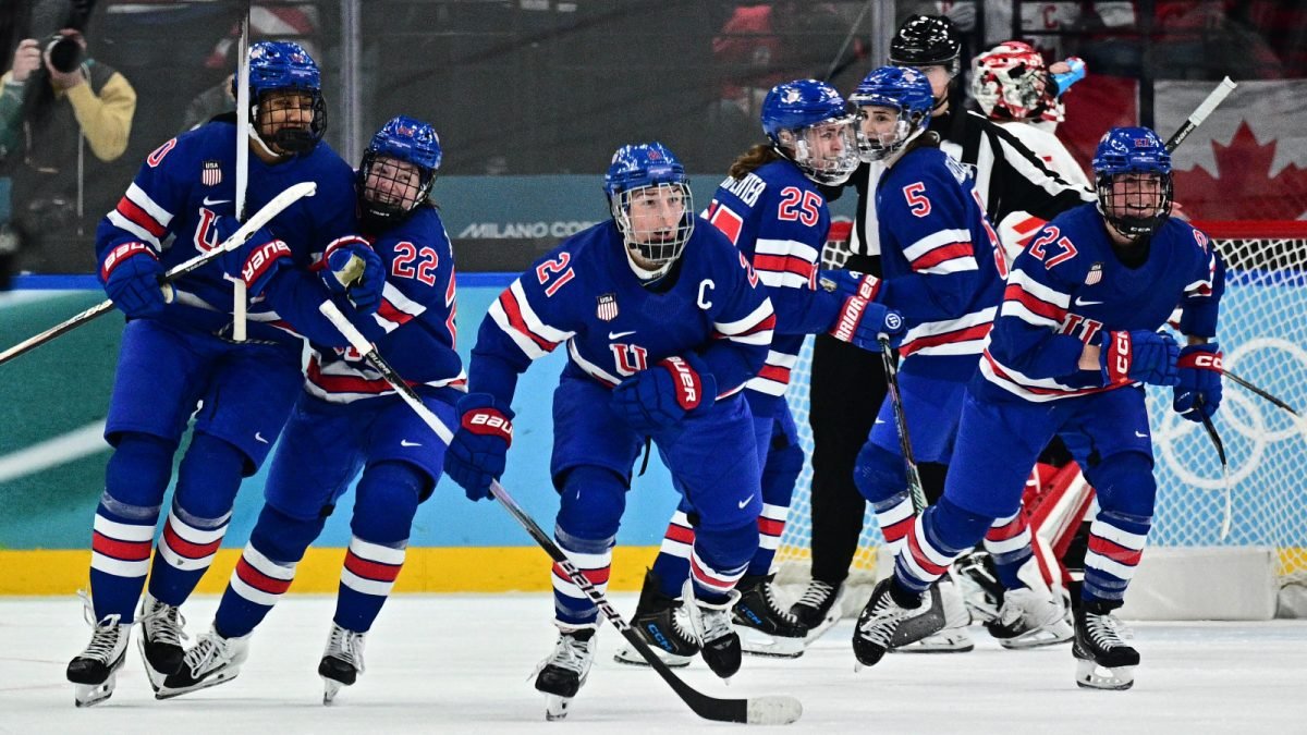 अमेरिकन हॉकीपटू हिलरी नाइटने डोनाल्ड ट्रम्पच्या “द्वेषपूर्ण” विनोदाला उत्तर दिले आहे | पहा | इतर क्रीडा बातम्या