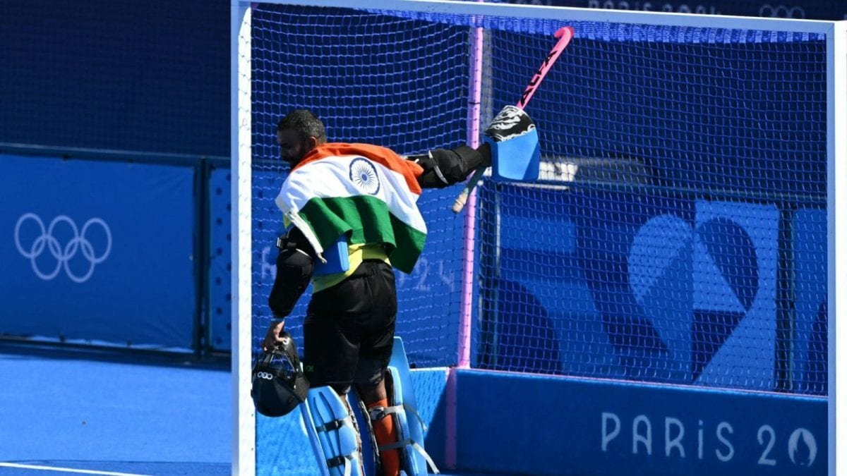 पीआर श्रीजेश भारतीय हॉकीला पुन्हा ‘वैभवाच्या दिवसां’कडे घेऊन जाण्याच्या प्रवासाचे प्रतिबिंबित करतो आणि सर्वोच्च स्तरावर नतमस्तक होतो! | हॉकी बातम्या