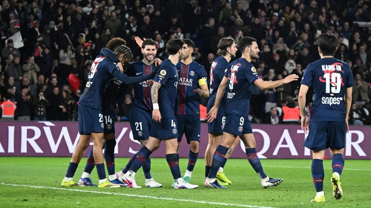 ब्रॅडली बारकोलाने डिझायर डूला लाजण्यापासून वाचवले कारण पॅरिस सेंट-जर्मेन ली हाव्रेवर विजय मिळवून अव्वल स्थानावर आहे | फुटबॉल बातम्या