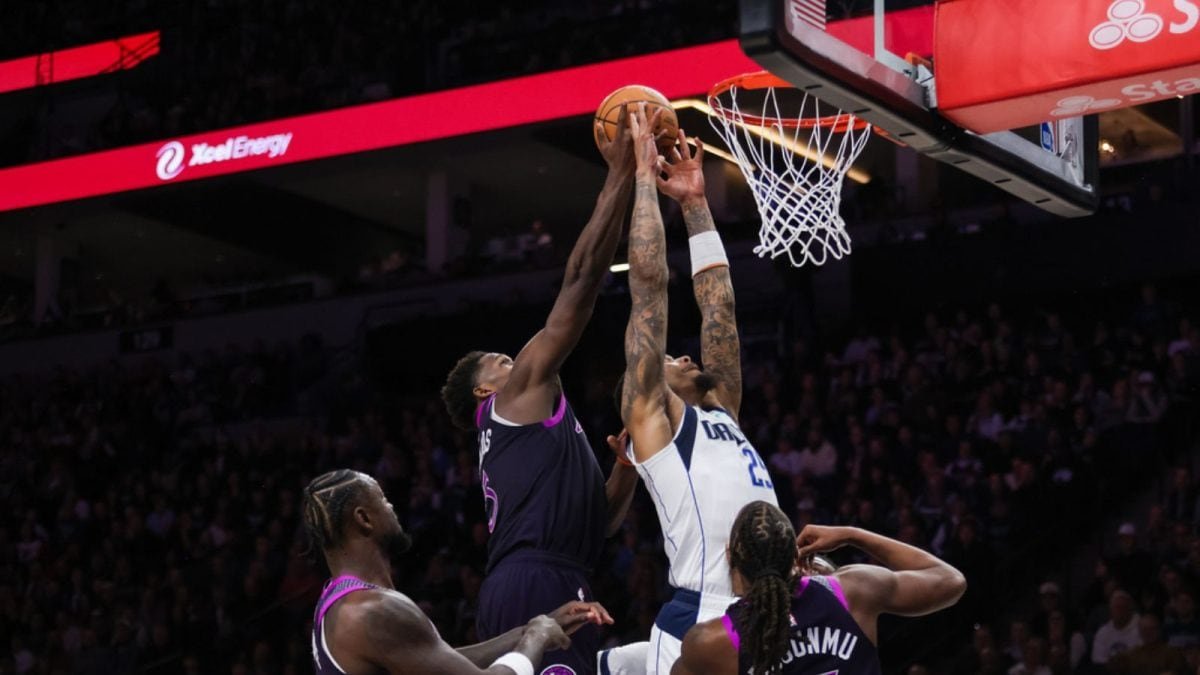 अँथनी एडवर्ड्सच्या वीरांनी डॅलस मॅव्हेरिक्सला दशकांमधली प्रदीर्घ मंदीकडे ढकलले | NBA बातम्या