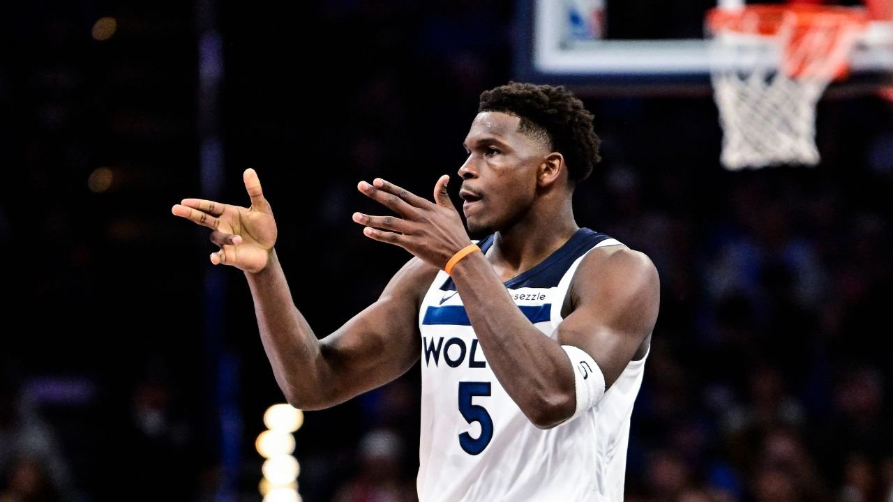 T-Wolves’ एडवर्ड्सने हॉक्सच्या अनुमानांना संबोधित केले: ‘मी जिथे आहे तिथे मी आनंदी आहे’