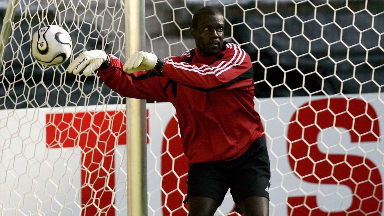 न्यूकॅसलचा माजी गोलकीपर शाका हिस्लॉपने उघड केले की त्याला प्रोस्टेट कर्करोगाचे निदान झाले आहे