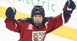 व्हिक्टोयरची कर्णधार मेरी-फिलिप पॉलिन फ्रॉस्टला दुखापतीतून परतत आहे