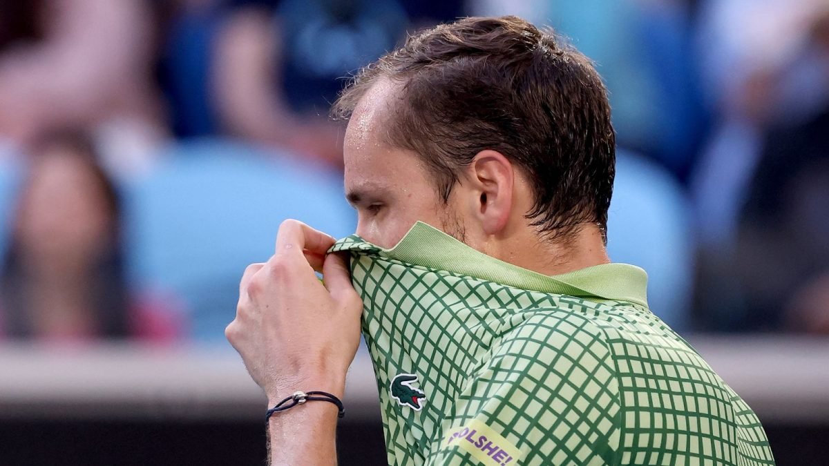 युनायटेड स्टेट्स, इस्रायल आणि इराण यांच्यातील तणावामुळे डॅनिल मेदवेदेव आणि त्यांचे कुटुंब दुबईमध्ये अडकले आहेत. टेनिस बातम्या