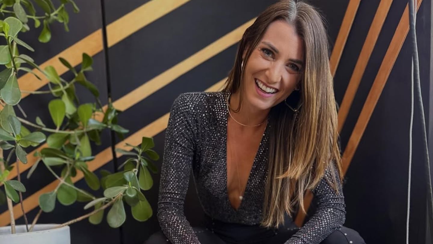 माजी रिप्रेटेल व्यक्तिमत्त्वाने टेलिव्हिजन स्टेशनवर 10 वर्षांच्या कालावधीनंतर स्वत: ला गायक म्हणून स्थापित केले आहे.