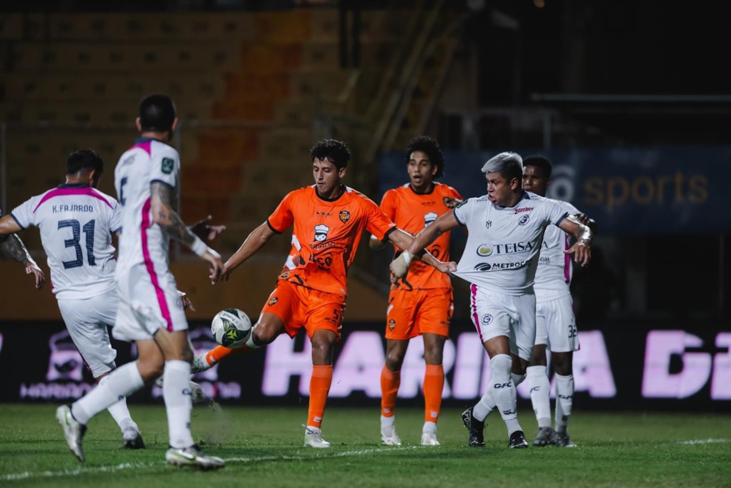 पुंटरेनास एफसीला अद्याप विजय मिळवता आला नाही आणि जहाज अद्याप यशस्वी पोर्ट ऑफ कॉलपर्यंत पोहोचले नाही