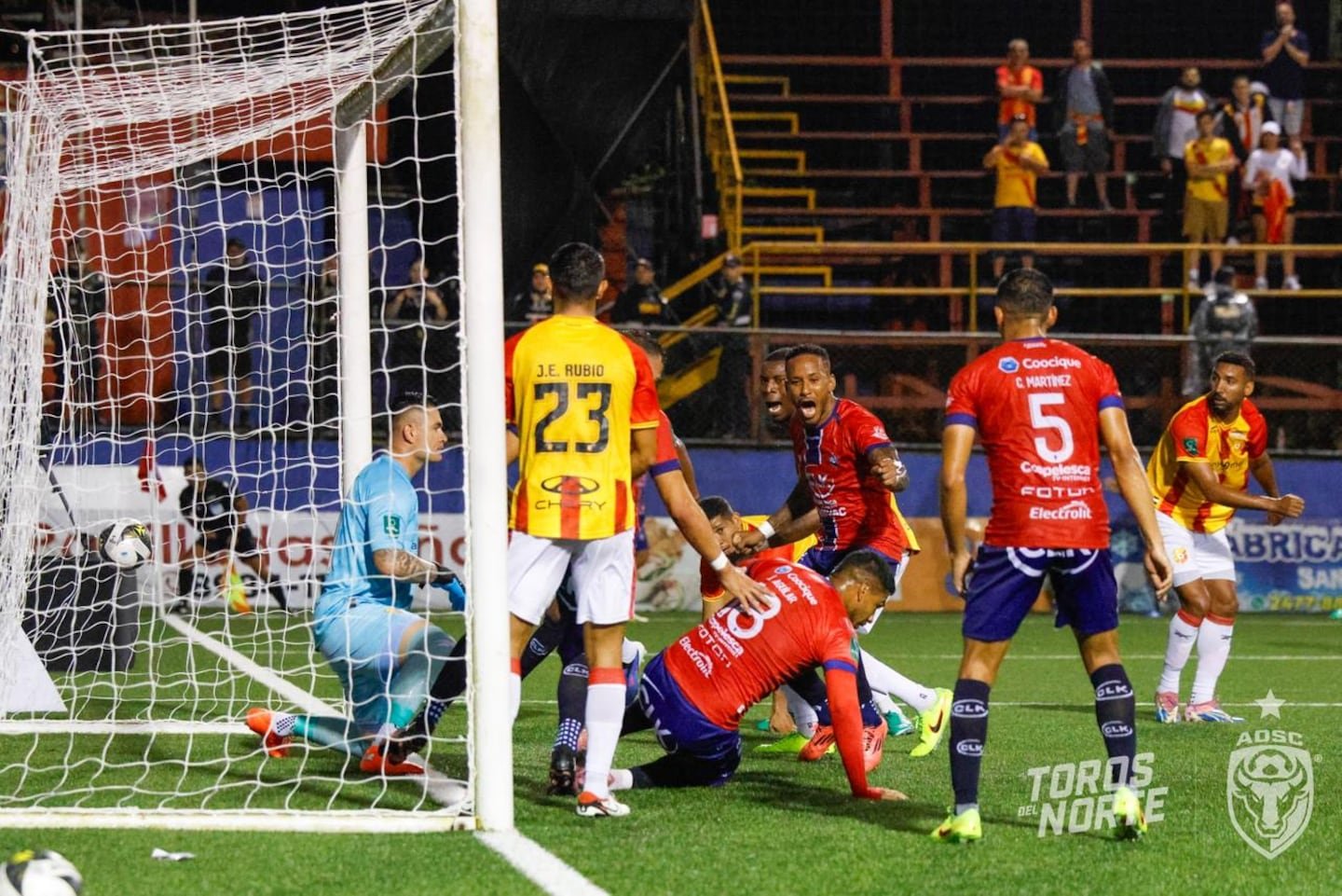 सॅन कार्लोसने दाखवून दिले की कार्लोस उगाल्डे नियम आणि हेरेडियानोकडे कमकुवत आहे