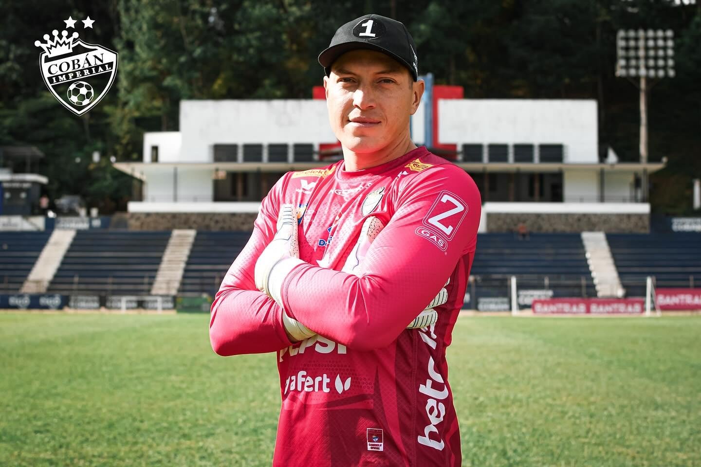 गुहेत परतायचे? मायनर अल्वारेझच्या नेटवर्कमधील सिग्नल जे त्याला दमन करणाऱ्यापासून एक पाऊल दूर ठेवतात