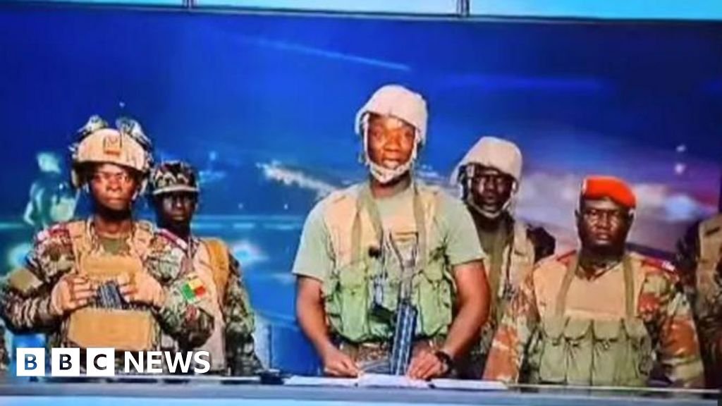 नायजेरियाच्या हस्तक्षेपानंतर कट रचणाऱ्यांचा आणि त्यांच्या ओलीसांचा शोध घ्या