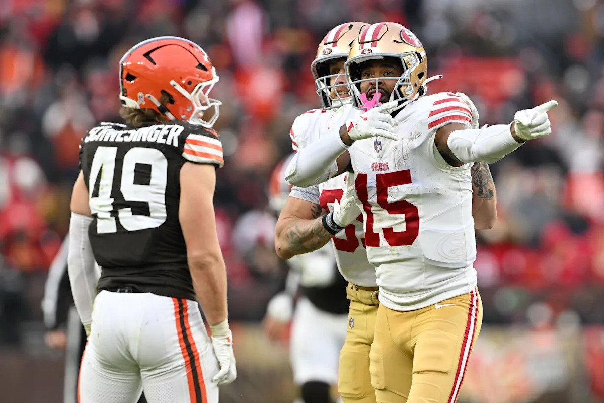 49ers’ जुआन जेनिंग्सने ब्राउन्सच्या बचावासोबत सामना केल्यानंतर शेल्बी हॅरिसच्या टीकेला उत्तर दिले: ‘त्याने काही गोष्टी सांगितले’