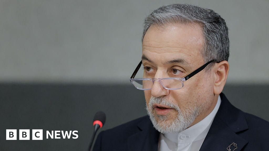 इराणवर मर्यादित लष्करी हल्ले करण्याचा विचार करत असल्याचे ट्रम्प यांनी म्हटले आहे