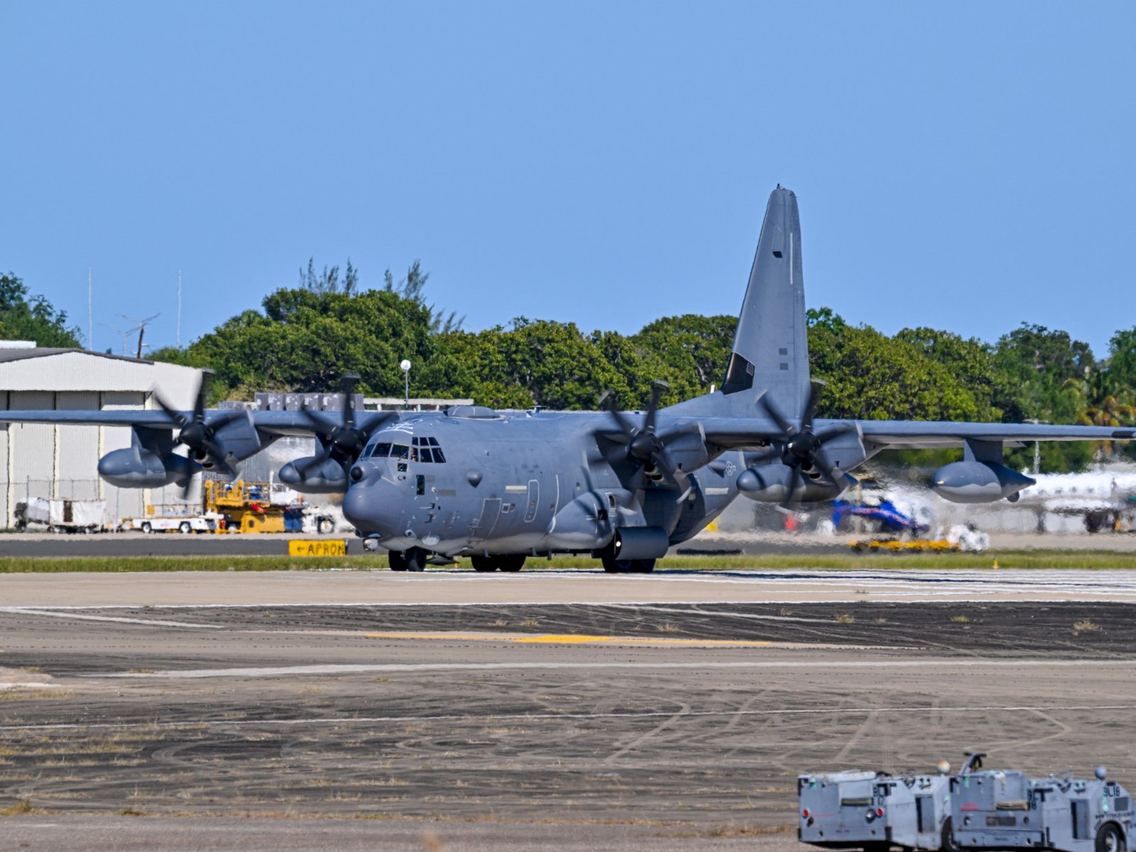 ट्रम्प यांनी प्रथमच व्हेनेझुएलावर बॉम्बफेक केली: युद्ध जवळ आहे का? | लष्करी बातम्या