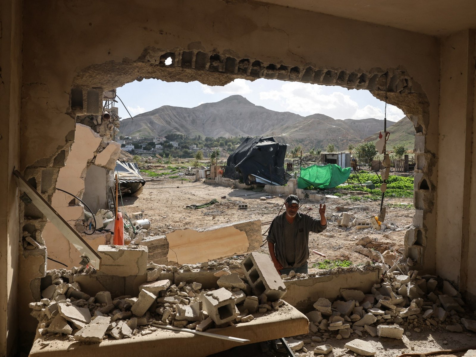 अद्यतन: इस्रायलने व्याप्त वेस्ट बँक ओलांडून हल्ले केले, जमीन बळकावली | गाझा बातम्या