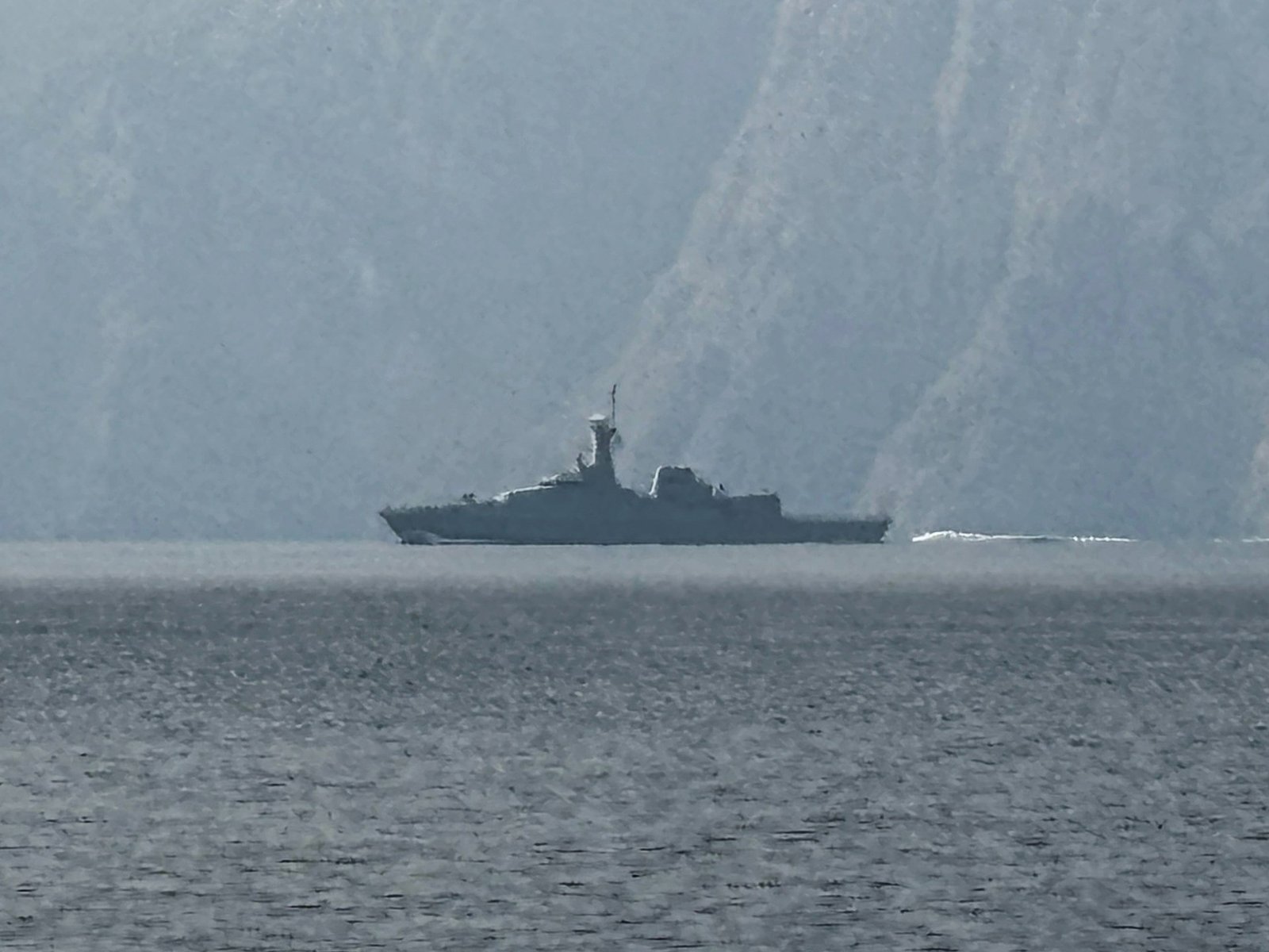 आयआरजीसीने म्हटले आहे की ट्रम्पच्या धमकीच्या दरम्यान इराण होर्मुझ तेल आणि वायूच्या सामुद्रधुनीच्या ‘पूर्ण नियंत्रणात’ आहे